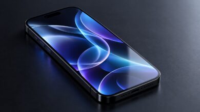 Minh họa iOS 27 trên iPhone với giao diện sáng tạo và hiệu ứng ánh sáng xanh tím